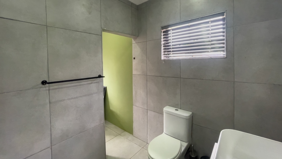 6 Bedroom Property for Sale in Riverside Western Cape